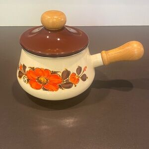 DONATED❌Retro Orange Flower Enamel Fondue Pot with wooden handle